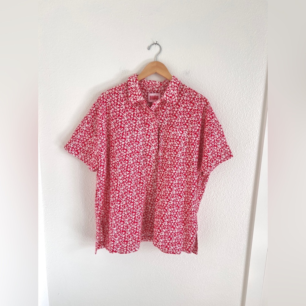 SOLID + STRIPED red floral eyelet short sleeve button down shirt / men's M